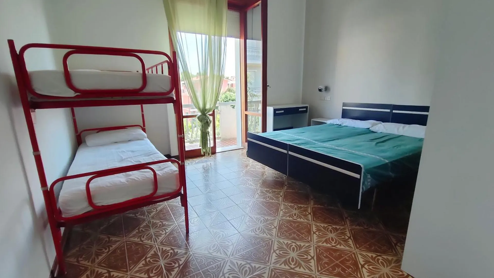 Villa Borghesi Fronte Spiaggia Con Parcheggio Privato Rimini 0*,  Itália