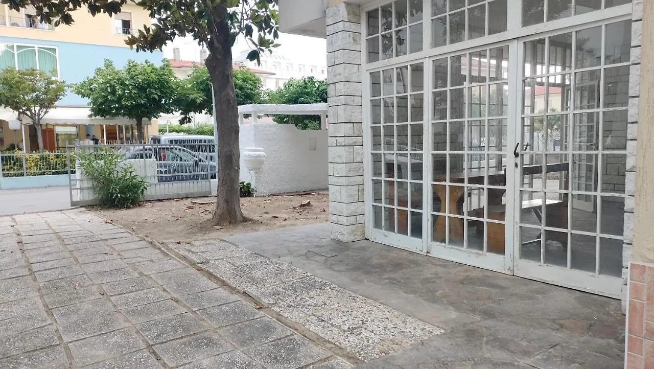 Villa Borghesi Fronte Spiaggia Con Parcheggio Privato Rimini 0*,  Italië