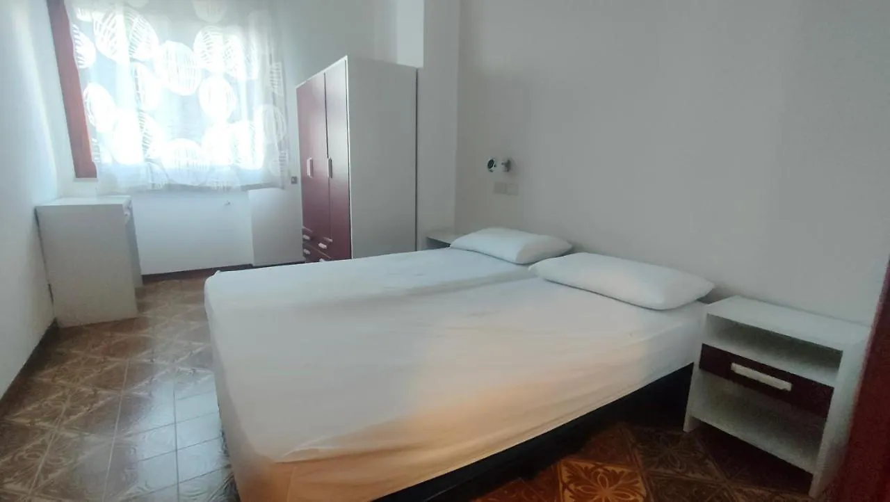 Villa Borghesi Fronte Spiaggia Con Parcheggio Privato Rimini 0*,  Italië